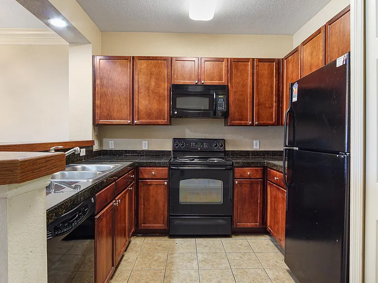 1602 Baldwin Rowe Cir #1602 — Photo 7