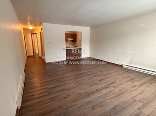 202 Campus View Dr APT 205, Baraboo, WI 53913