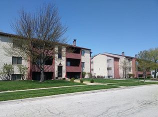 1913 Tracy Dr APT 2A, Bloomington, IL 61704