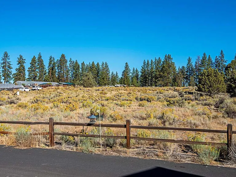 1038 E Black Butte Ave — Photo 23