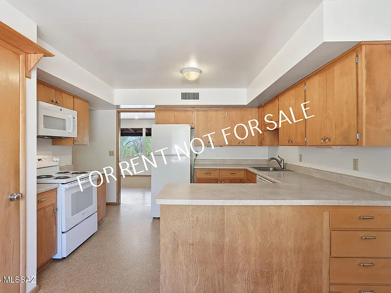 4565 E Quivira Dr — Photo 8