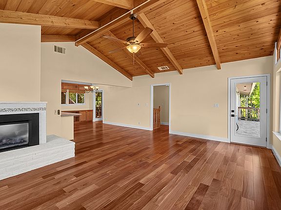 4th image of 12 White Oak Dr