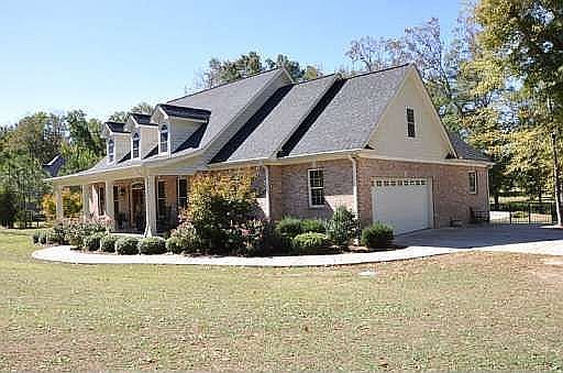 2nd image of 102 Woodedge Dr NE