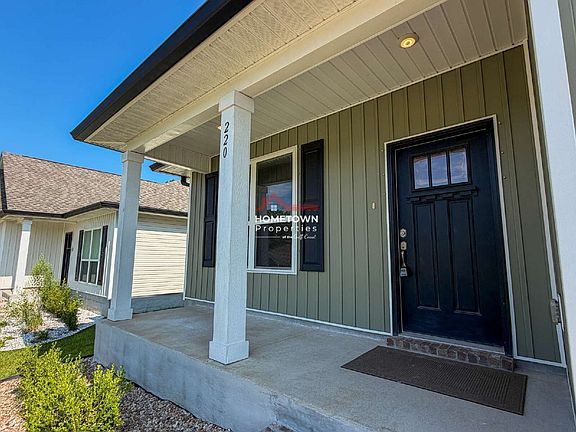 3rd image of 220 Camellia Dr