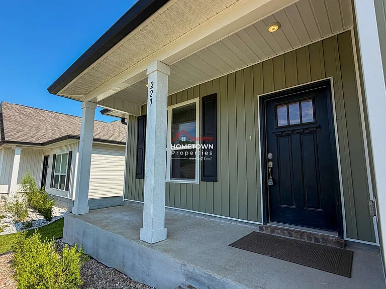 220 Camellia Dr — Photo 3