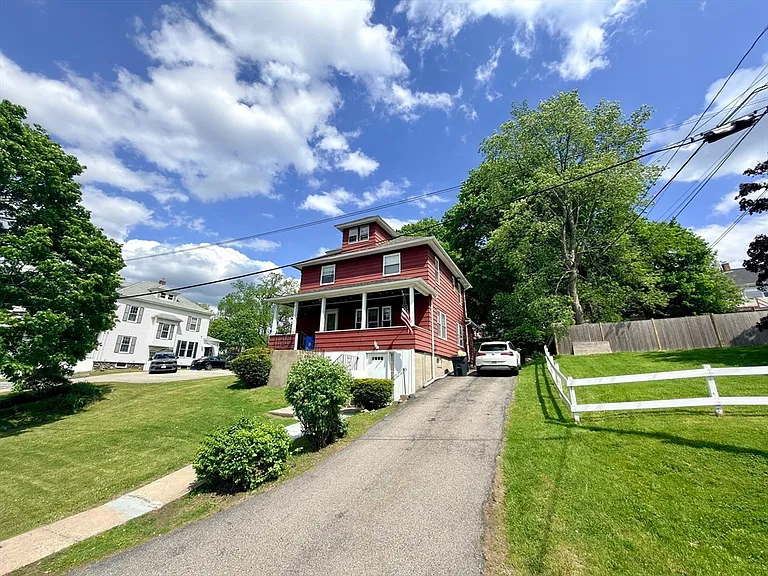 11 Clay St — Photo 2