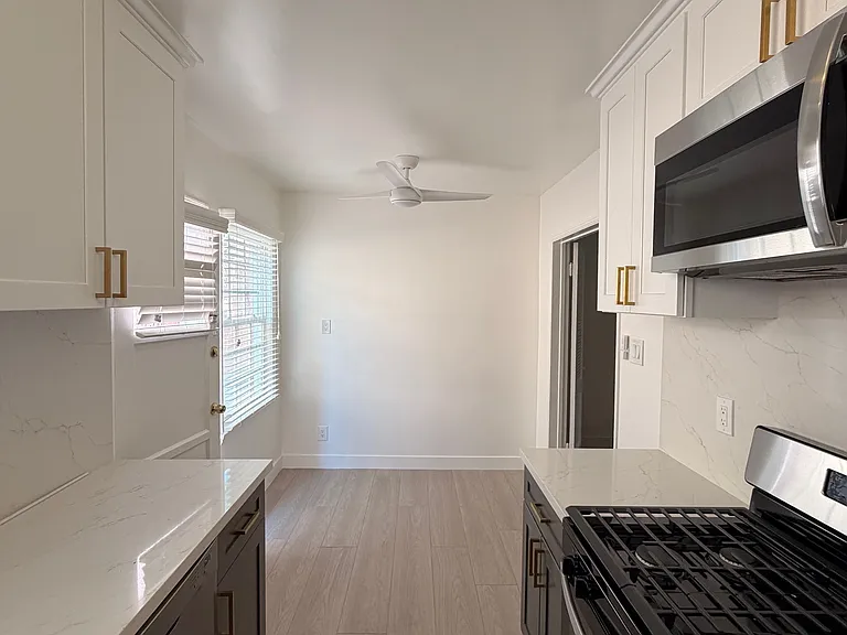 421 N Doheny Dr #4 — Photo 6
