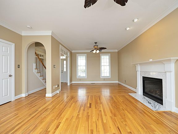 5th image of 520 Highgrove Dr