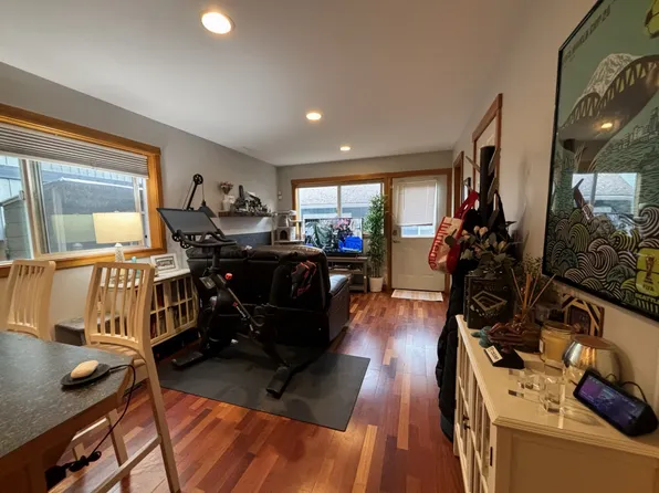 9541 Interlake Ave N APT C, Seattle, WA 98103