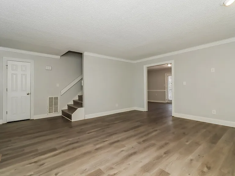 565 Bells Ferry Pl — Photo 8
