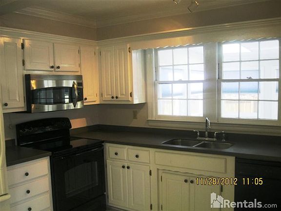 4th image of 908 Lawrence St