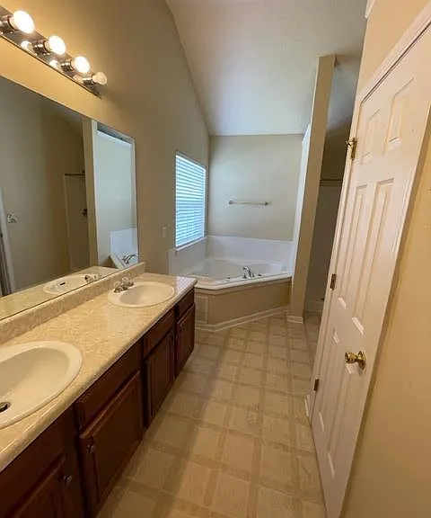 4202 Fortune Point — Photo 28