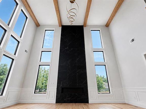 4th image of 295 Georgian Dr