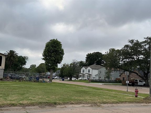 3rd image of 1101 5th Ave N