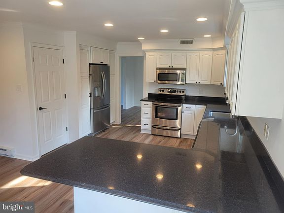 4th image of 11807 Sycamore Dr