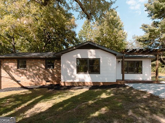 4th image of 16 Welch Cir