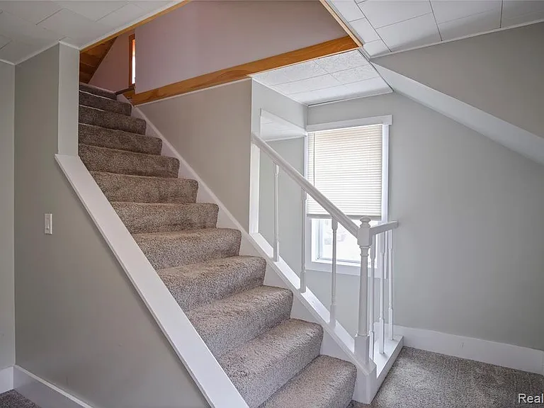 206 N Troy St — Photo 20