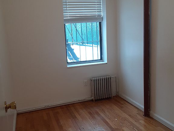 2nd image of 868 Dekalb Ave #2
