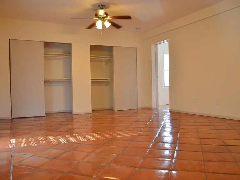 1025 E Indianola Ave — Photo 26