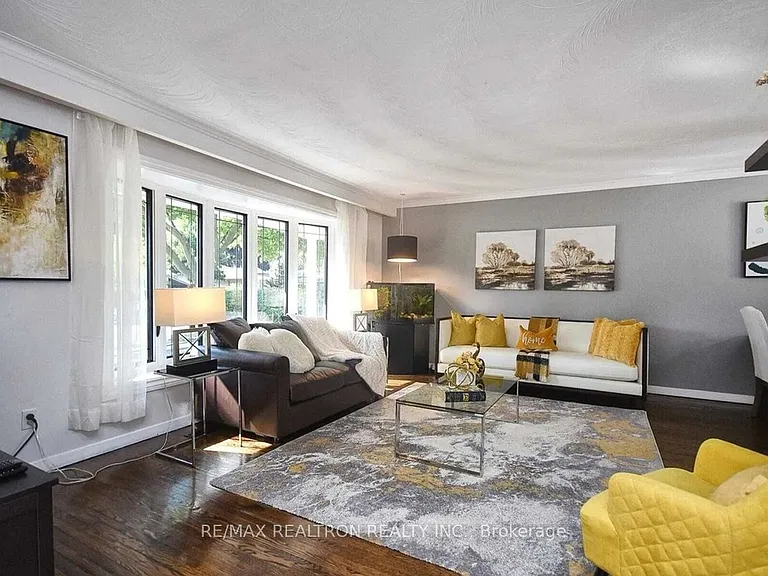 1 Sunderland Cres — Photo 12