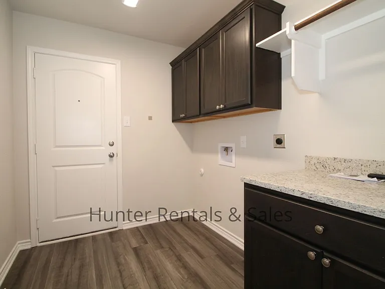 1902 Bayou Wood Ln — Photo 10