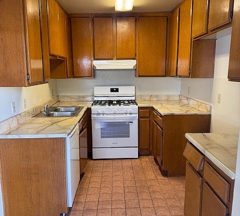 4th image of 1120 N Maryland Ave