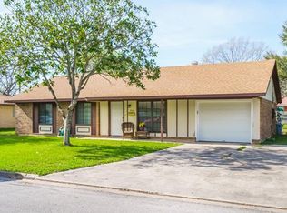 805 Merritt Dr, Lockhart, TX 78644