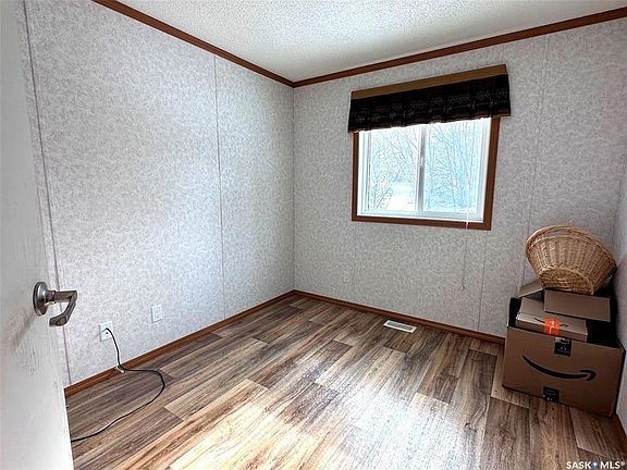 5th image of 211 Lipton STREET