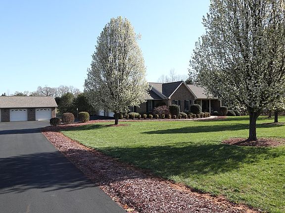 2nd image of 115 Foxberry Ln
