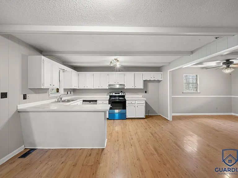 415 Hill St — Photo 6