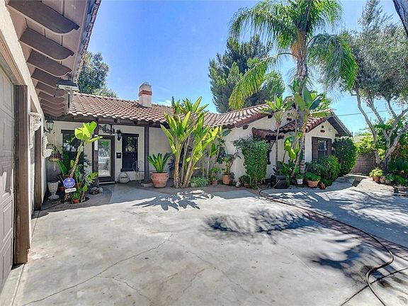 3rd image of 2917 N Fremontia Dr
