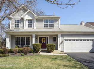 496 Rock Hall Cir, Grayslake, IL 60030