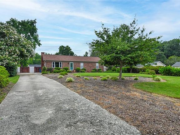 3rd image of 5004 Renville Dr