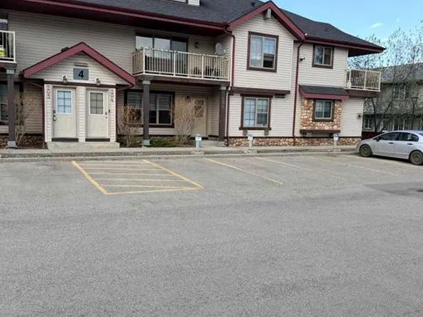 4 S Everridge Sq SW #104, Calgary, AB T2Y 5J8
