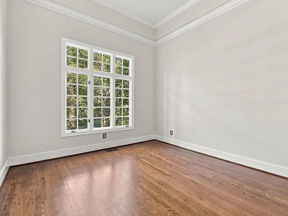 5th image of 102 Eyemouth Ct