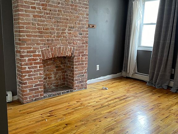 5th image of 303 2nd St
