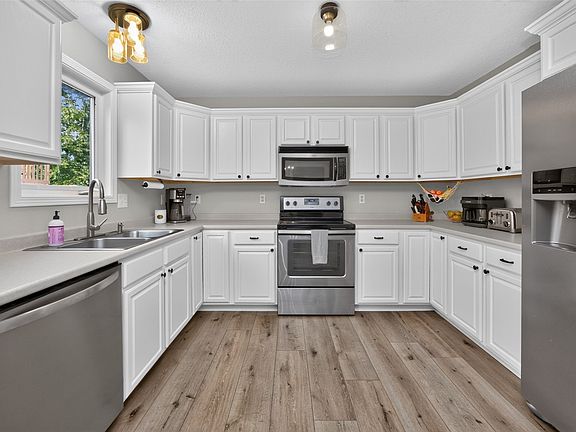 4th image of 1326 Parkhill Dr