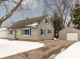 81 E 32nd St, Holland, MI 49423