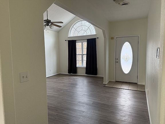 4th image of 346 Carmel Valley Way