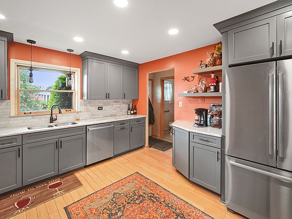 2nd image of 8849 Congress Park Ave