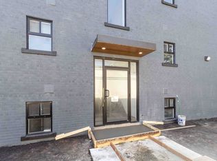 328 Lakeshore Rd E #4, Mississauga, ON L5G 1H4