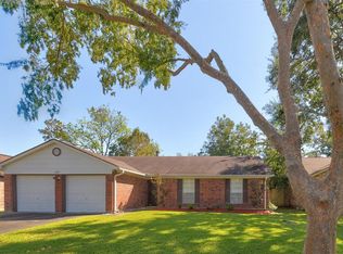 2211 Tall Ships Dr, Friendswood, TX 77546