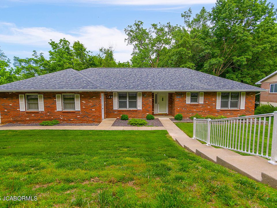 1st image of 1101 Maplewood Ct E