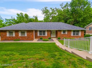 1101 Maplewood Ct E, Jefferson City, MO 65109