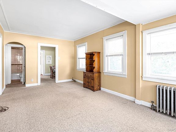 4th image of 8 Rockne Street