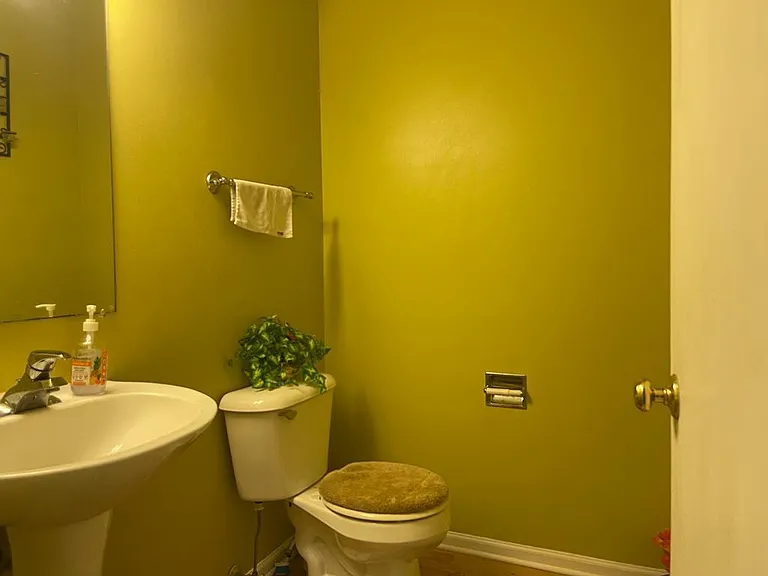 880 Genesee Dr — Photo 31