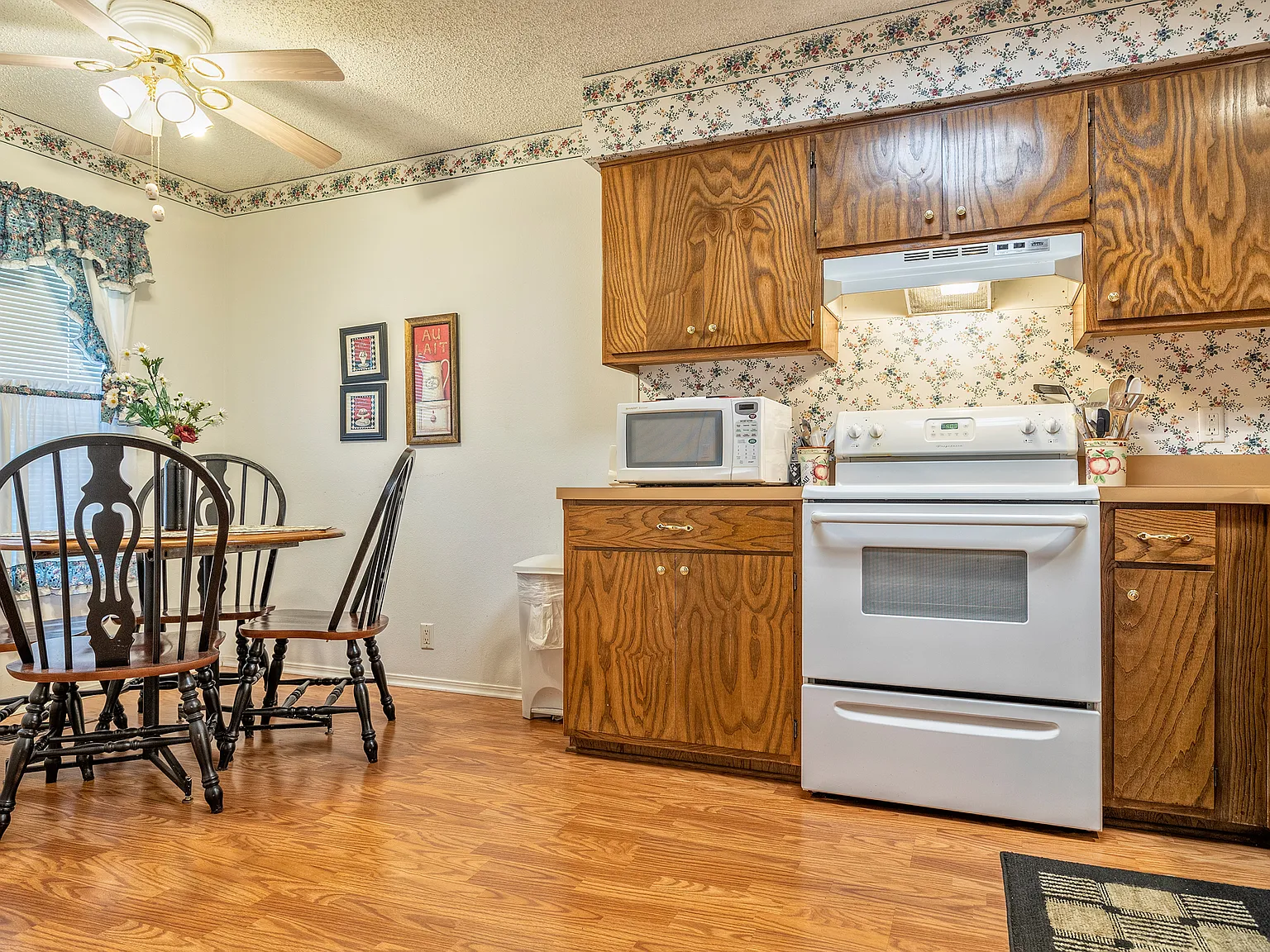 2 bed, 1.5 bath, 1120 sqft, $1,100 — Photo 3