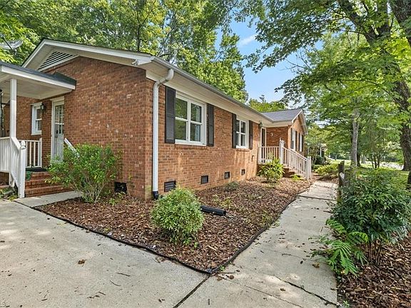 2nd image of 3716 Lynhaven Dr