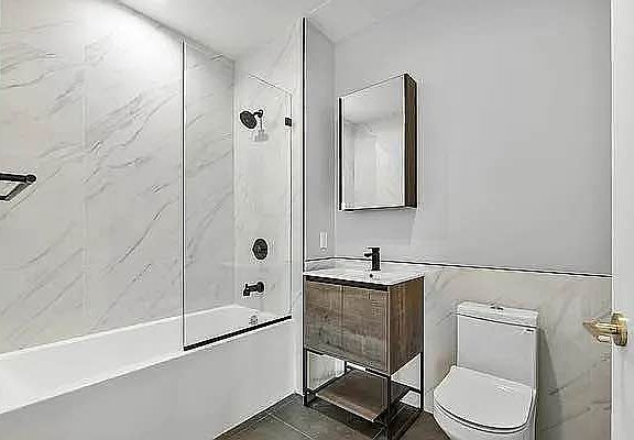 5th image of 3333 Giles Pl #3004