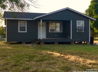 419 N Cherry St, Pearsall, TX 78061
